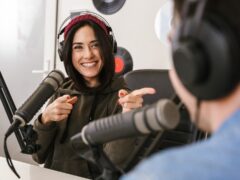 Bir Podcast'i Nasıl Tanıtabilir ve Dinleyicilere Nasıl Ulaşabilirsiniz?